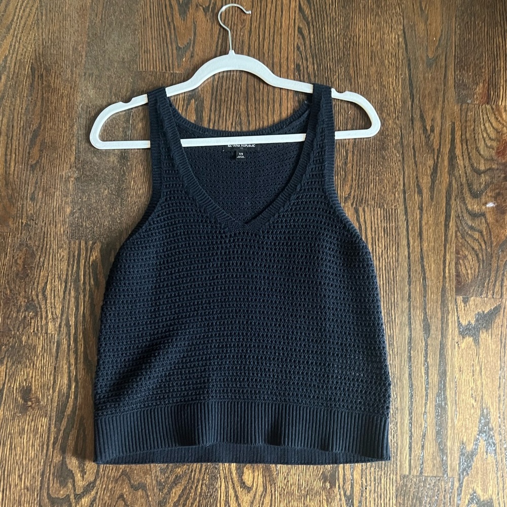 Banana Republic Black Sleeveless Sweater- XS